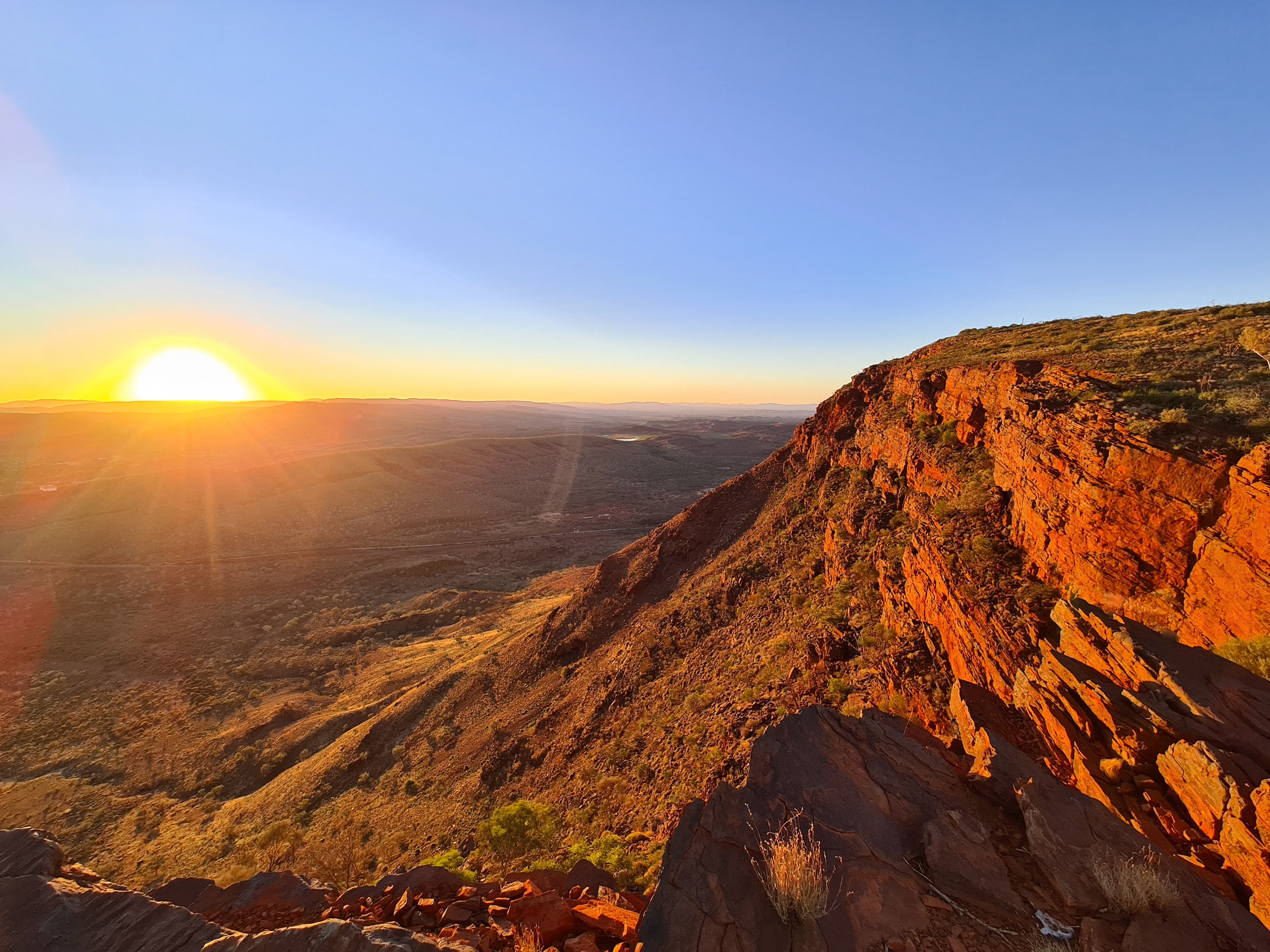 Butt_cheeks_on_amountain